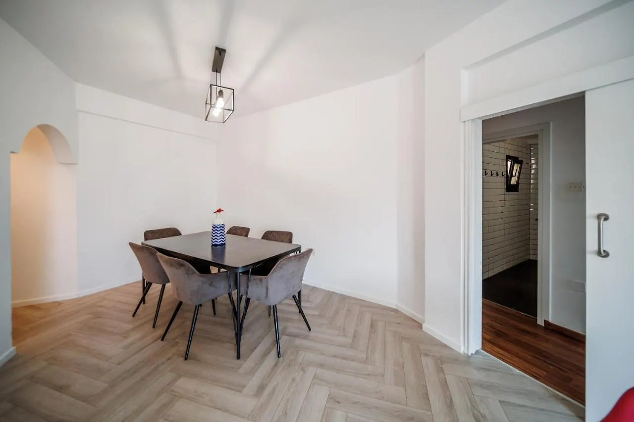 לרנקה Sea View City Centre 3Bed Apartment