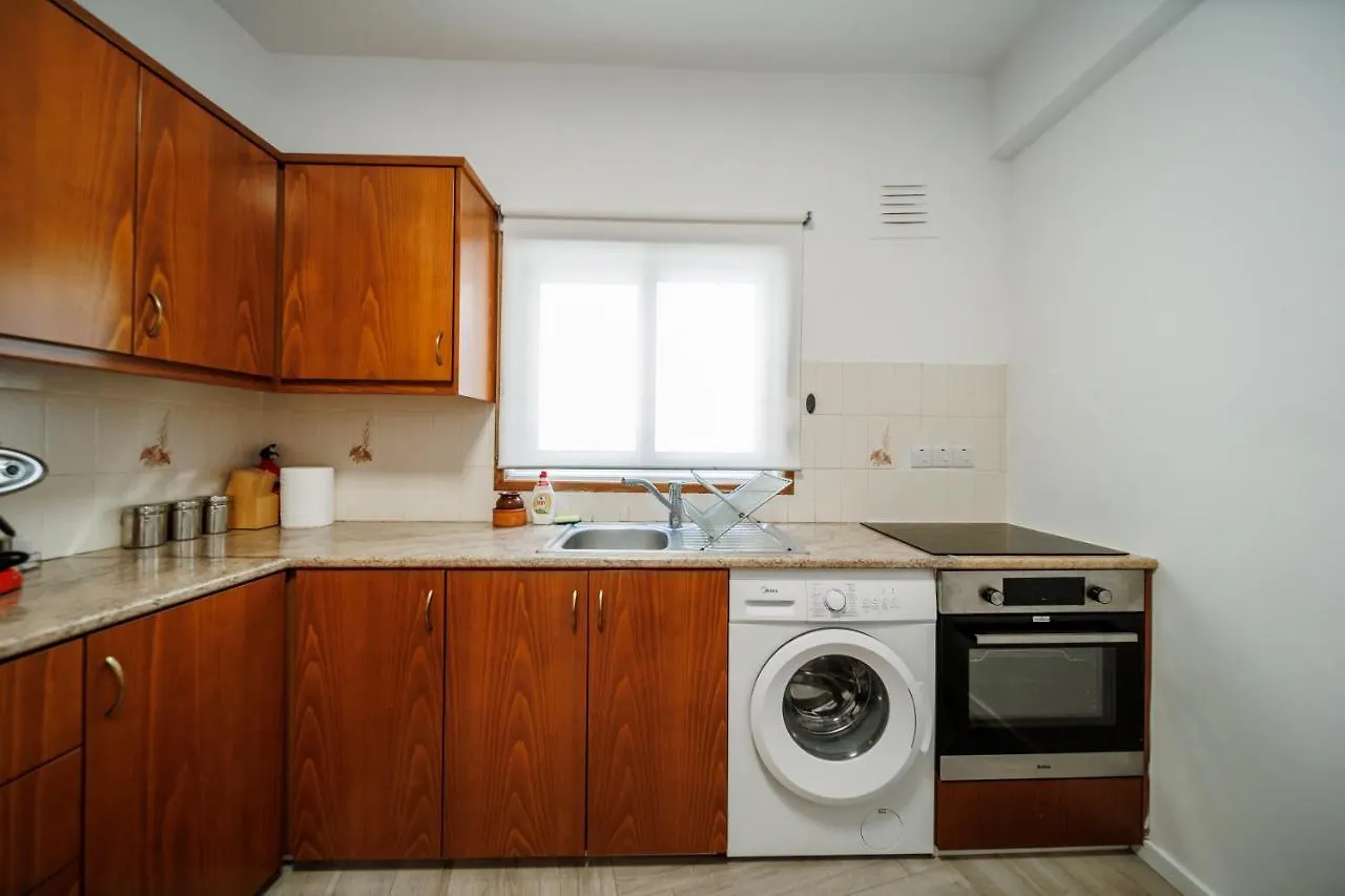 לרנקה Sea View City Centre 3Bed Apartment