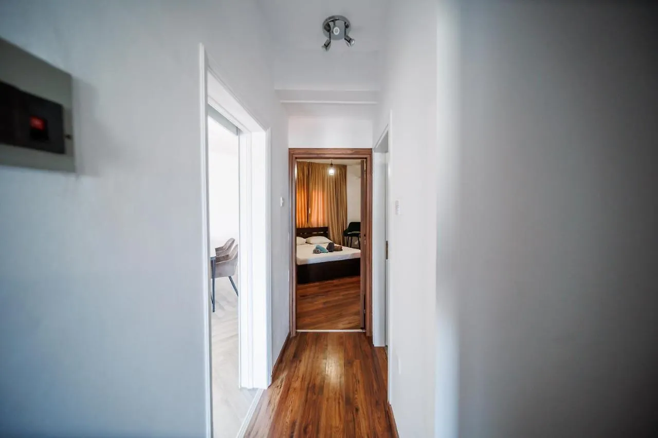 לרנקה Sea View City Centre 3Bed Apartment